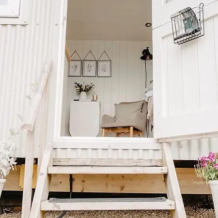 The Little Yorkshire Shepherd's Hut *