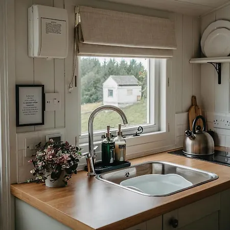 The Little Yorkshire Shepherd's Hut * Elslack