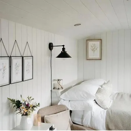 The Little Yorkshire Shepherd's Hut Apartment